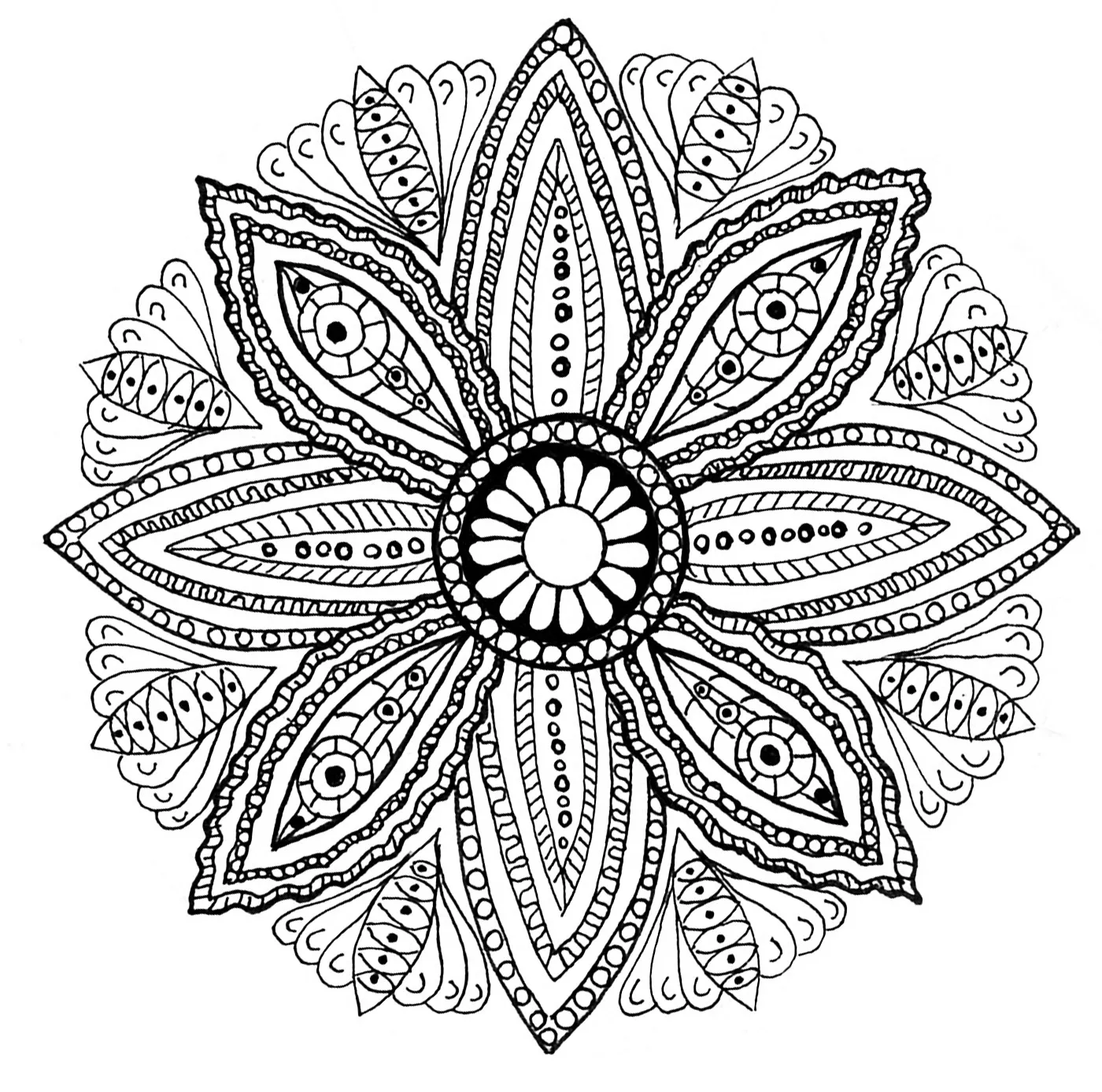 Mandala aux pétales réguliers (Mandalas sur le thème des Fleurs et végétation)